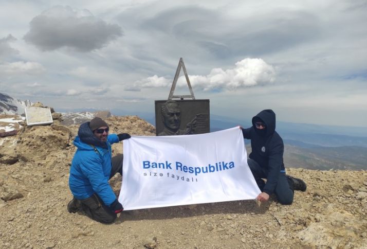 Bank Respublika əməkdaşları “Heydər zirvəsi”nə yürüş ediblər